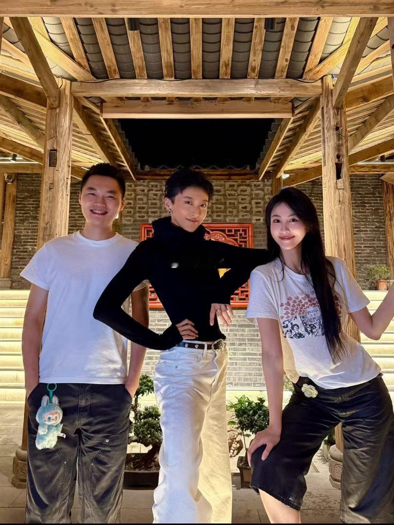 谢霆锋认为糖拌西红柿不能拿来比赛一饭封神 糖拌西红柿最大的技术含量大概是切番茄的