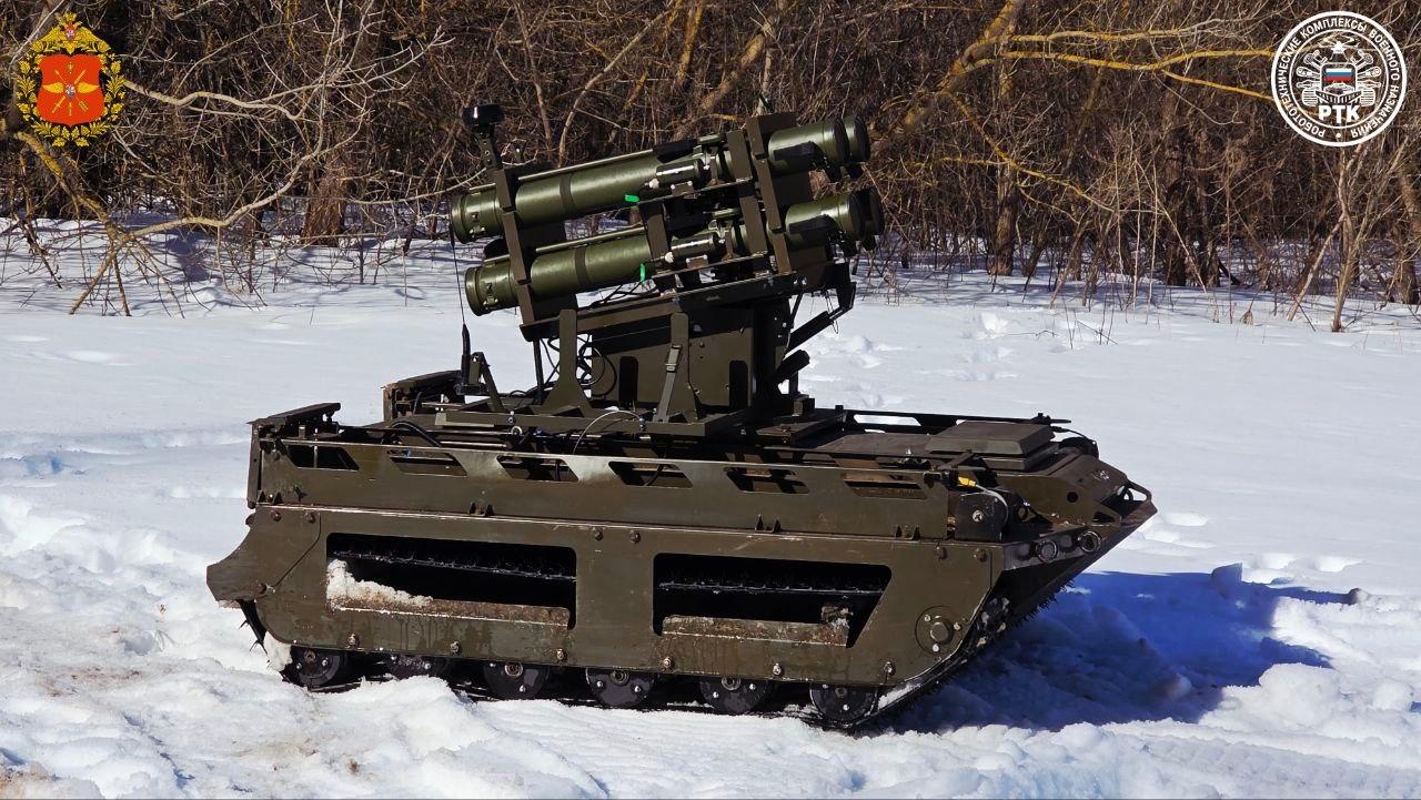 俄军在 NRTK Courier 底盘上测试轻型火焰喷射系统与一次性火箭武器战斗