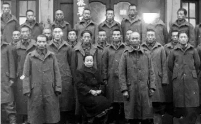 1949年的一天，还在工作的陈毅，突然收到了一封农妇的来信，他打开一看突然大惊，