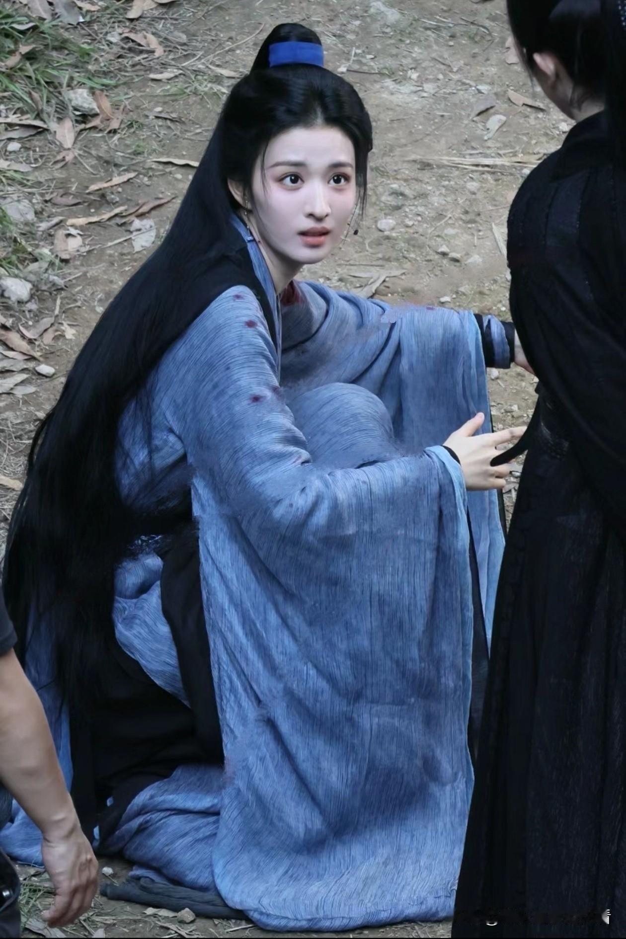 王楚然好像很不喜欢演员这份工作，不是被拍到翻白脸，就是表现出各种不耐烦，连演都不