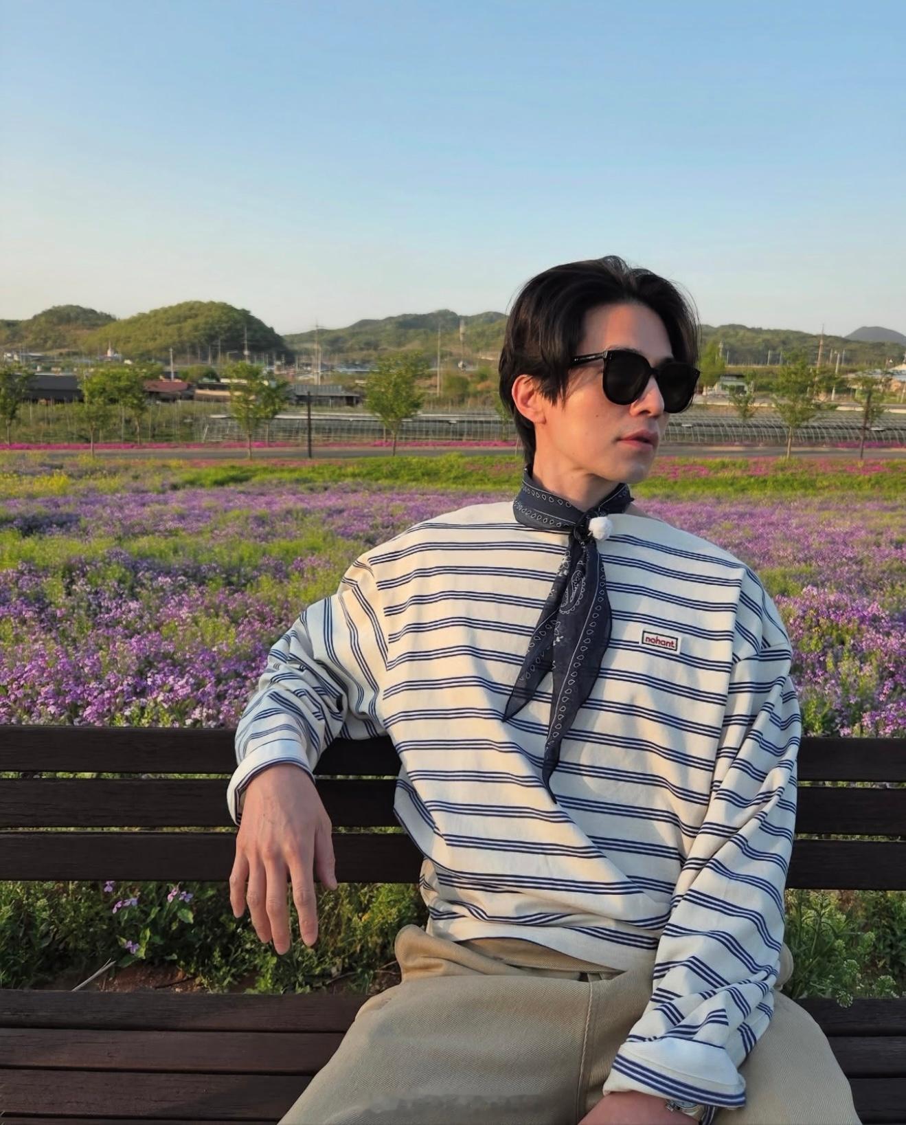 李栋旭 李栋旭 你的老宝贝已经上线戴上墨镜看着就三十出头 ​​​