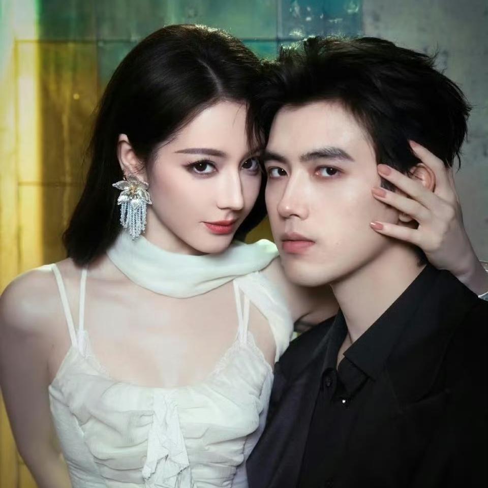 哈哈哈
迪丽热巴是不是有什么“京圈太子妃”bug，前有鹿晗，后有陈飞宇，真的假的
