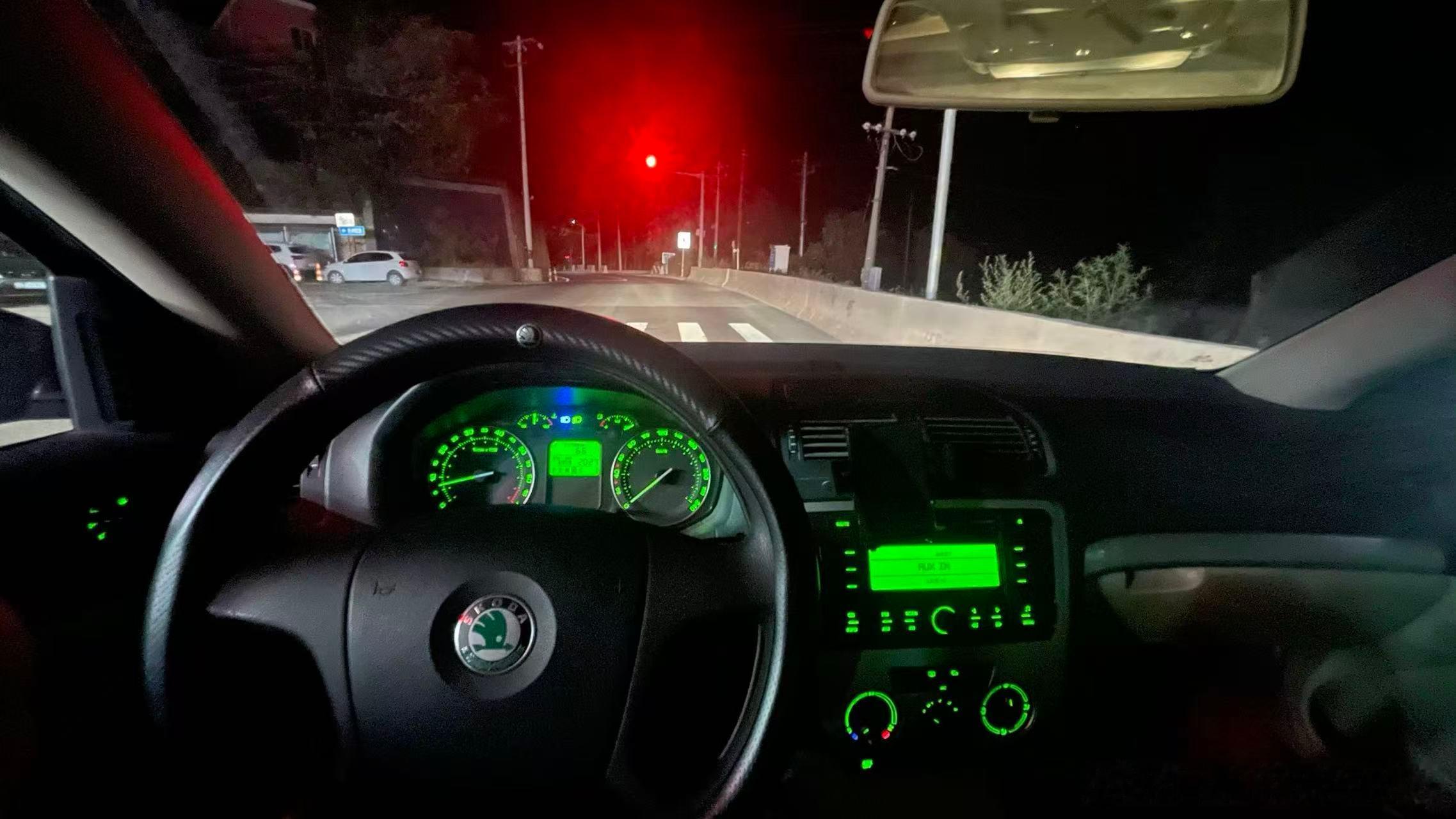 明天给大家拍斯柯达明锐，大家关于这车有啥回忆吗？欢迎评论跟我互动，您的回复和照片