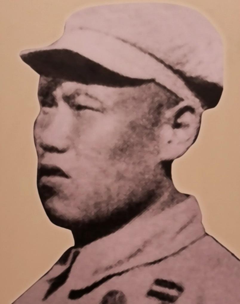 1951年，一志愿军往阵地送弹药，可当他到达后，却发现干部全牺牲，而战士更是乱成