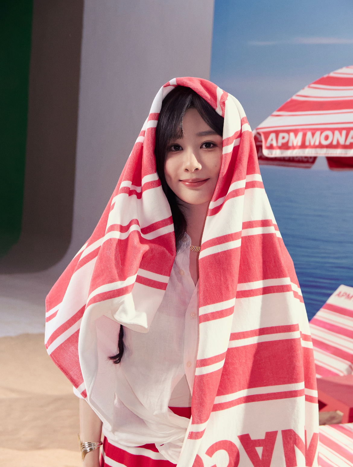 杨紫APMMonaco全球品牌代言人杨紫想亲亲旎的小酒窝