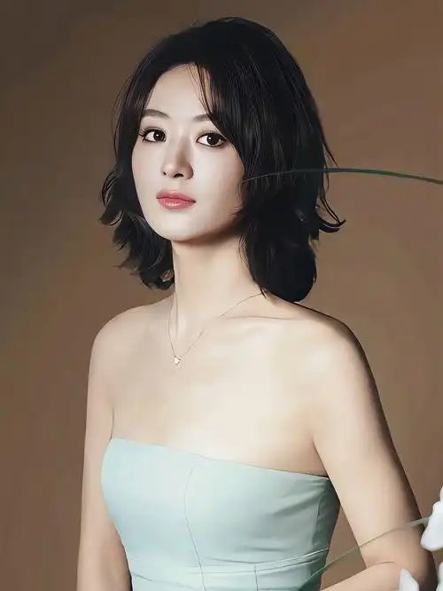 赵丽颖我少女时代的女英雄赵丽颖真的是我少女时代的女英雄。从小地方一路靠自己打拼，