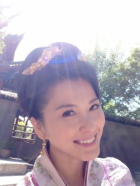 被徐洁儿唱哭了被徐洁儿唱哭了 一曲《怪我更爱我自己》唱哭观众，和过往自我对话，诠
