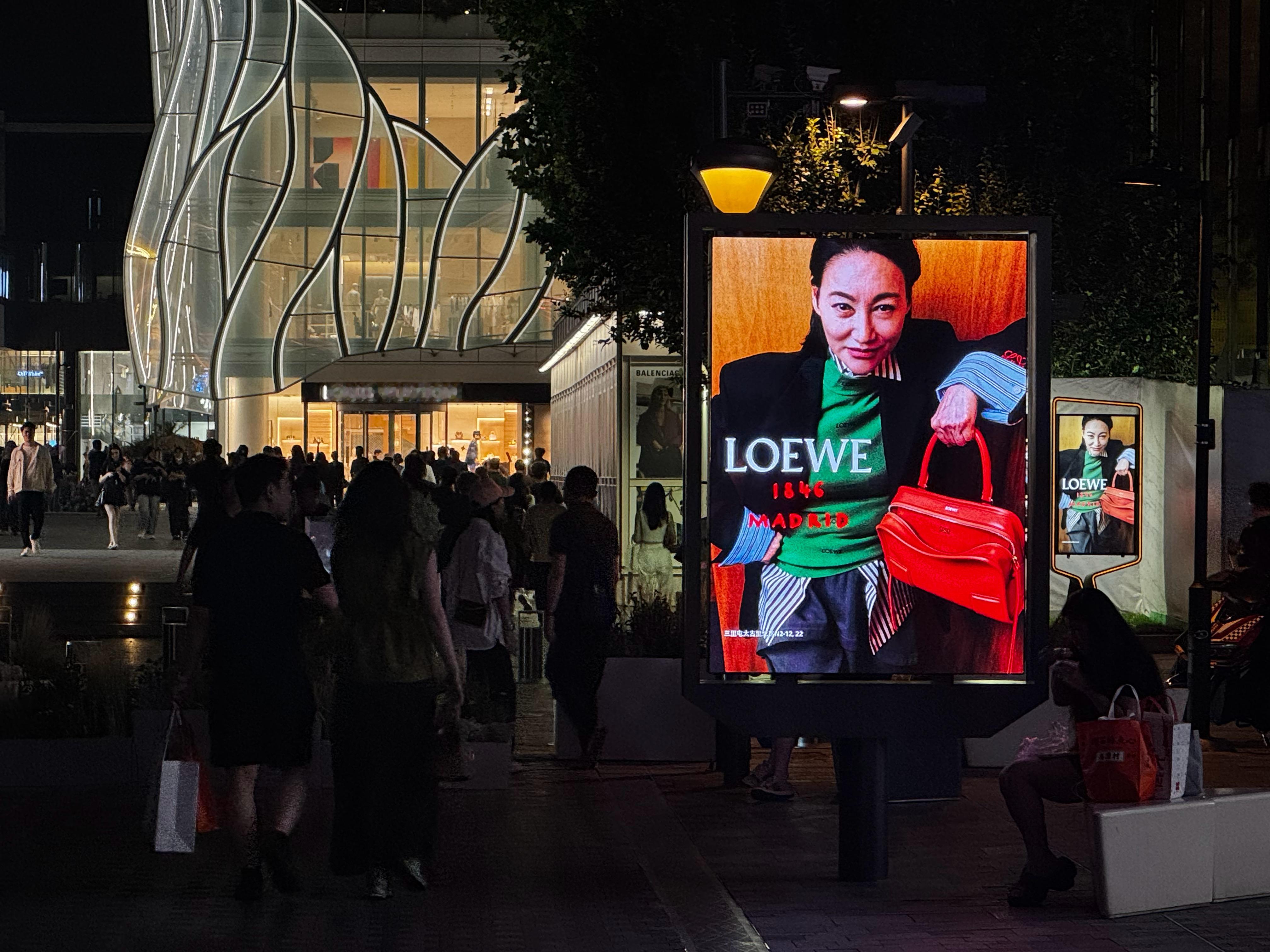 Loewe这组色彩浓烈的广告拍得真好 