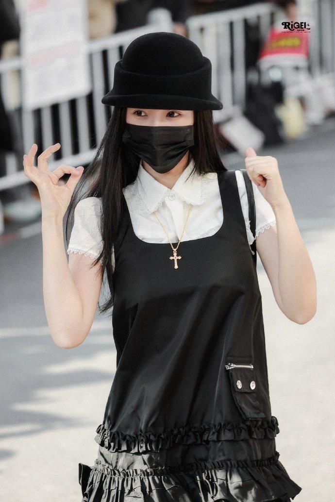 虞书欣贝雷帽小黑裙虞书欣连衣裙公主 虞书欣连衣裙公主，虞书欣贝雷帽小黑裙，谁懂这