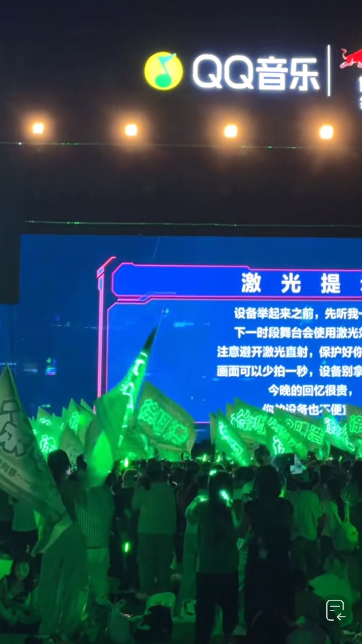 实在霸道，不管穿什么颜色衣服这下都给我变成绿卡皇帝徐明浩 的帝王绿 ​​​