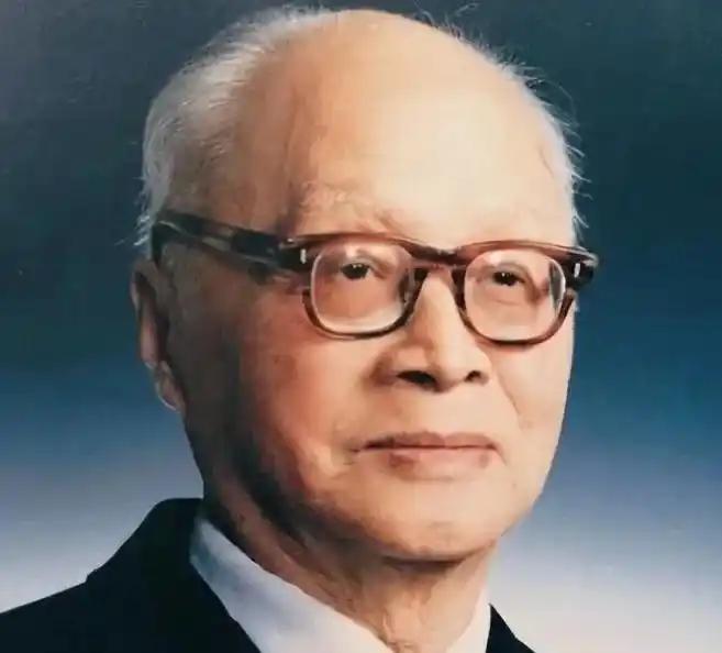 1960年，苏联违约召回了在华科学家，临走时，一位未留名的苏联专家却对中国同事低