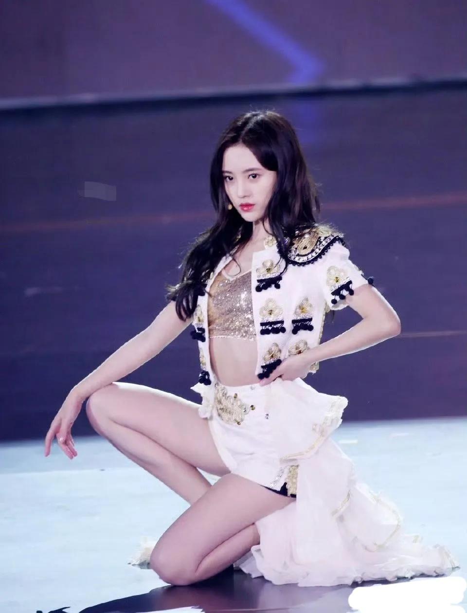 鞠婧祎的魅力简直无人可挡。