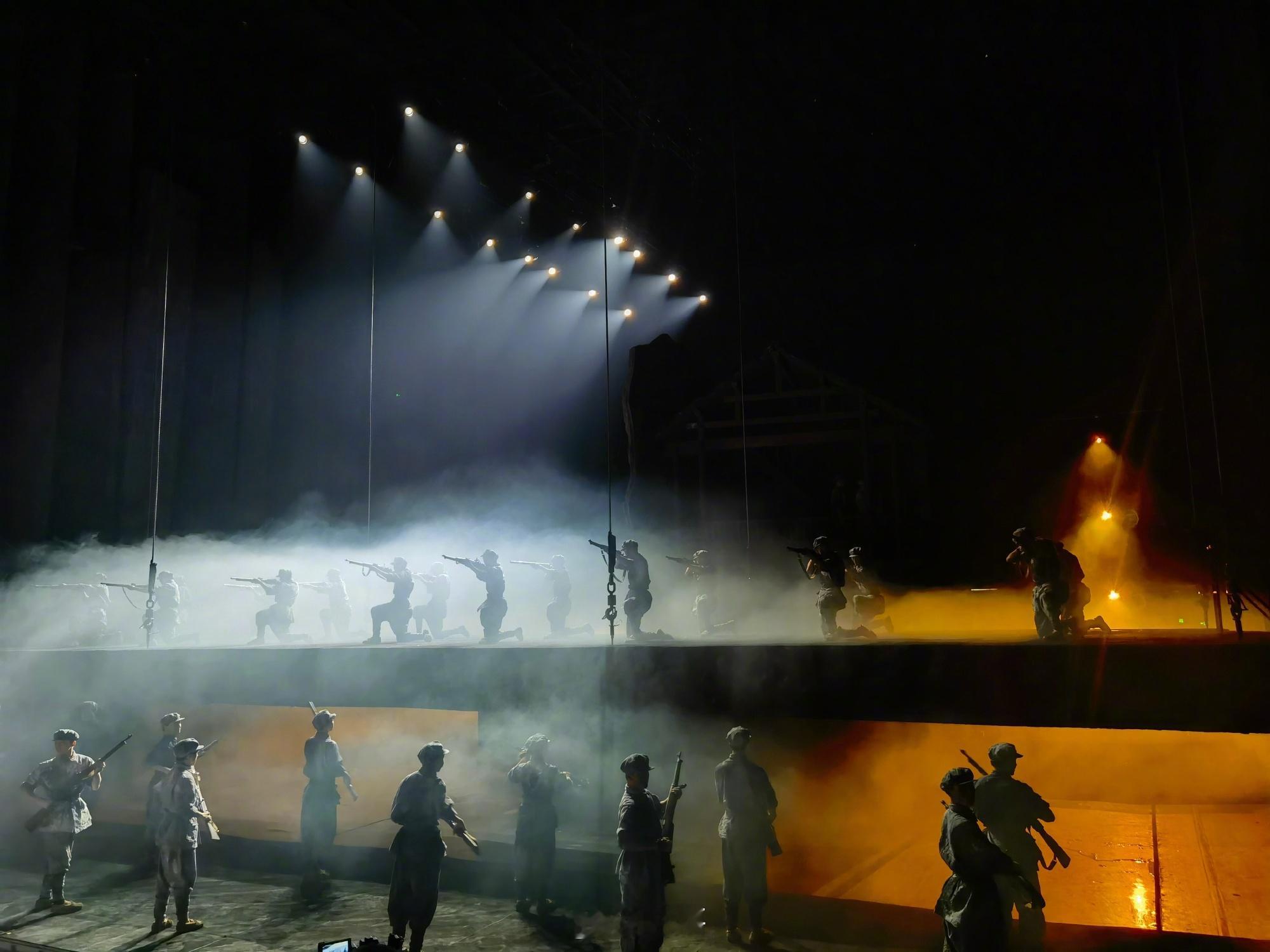 #转折之城红色遵义#大型长征文化沉浸演艺剧《伟大转折》今日在在伟大转折剧场进行剧