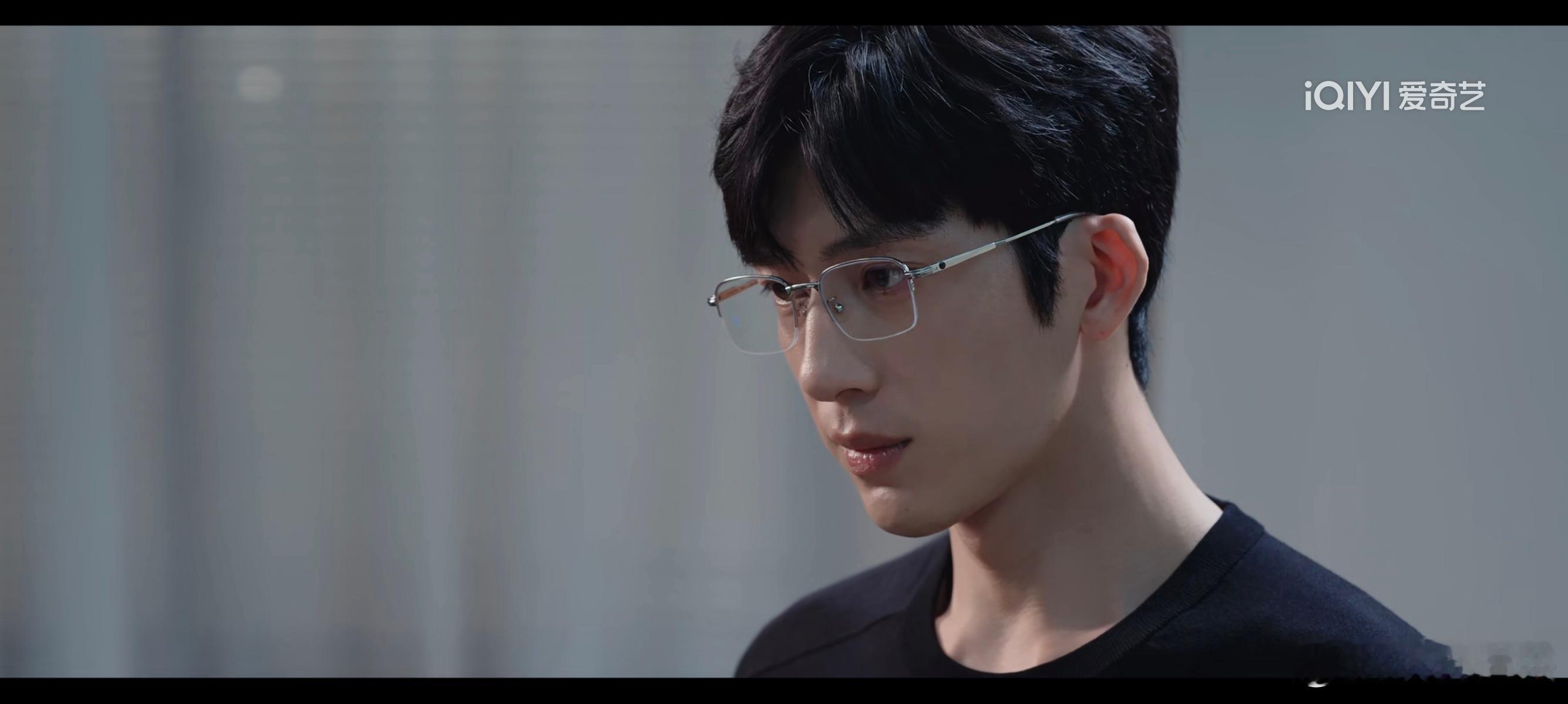 井柏然，1989年，脸不黑不肿不僵，身材没走样 钢铁森林