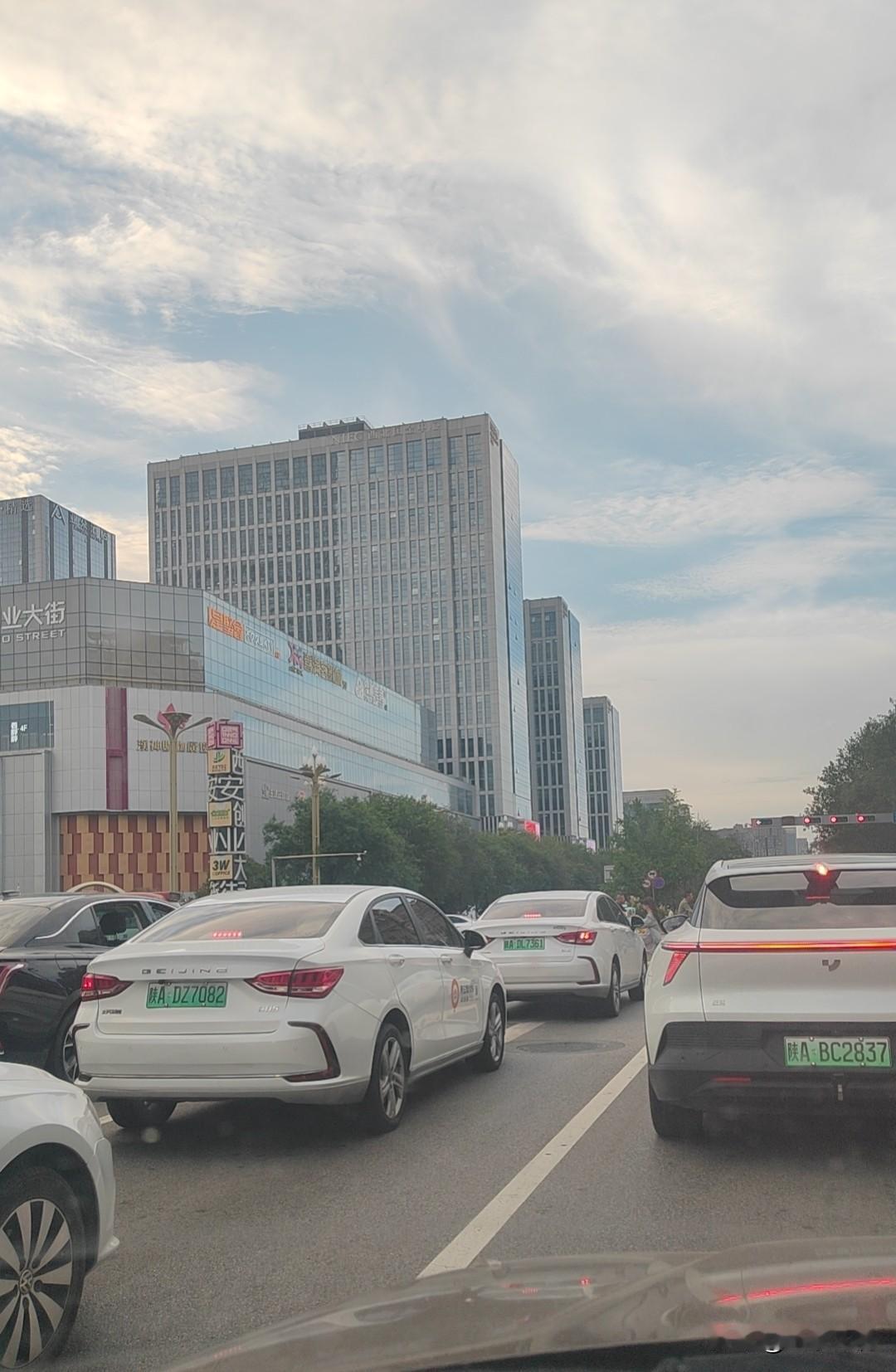 昨天又中“奖”了，让人防不胜防啊！  
         上午开车去文景公园练琴