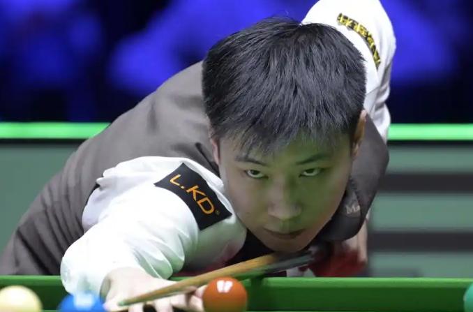 北京时间2月6日，斯诺克大奖赛1/4决赛赛程如下：

13：00同时开球有两场都