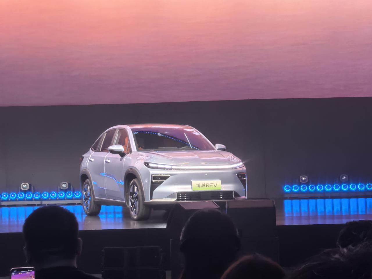 水木年华 金沙助阵
博越REV正式上市
它是同级别续航最长技术最好的增程SUV