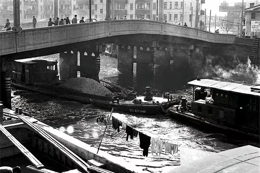 听一个退休的老公安讲过一桩旧案，真是脊背发凉

他说最难破的案子，往往是自己人干