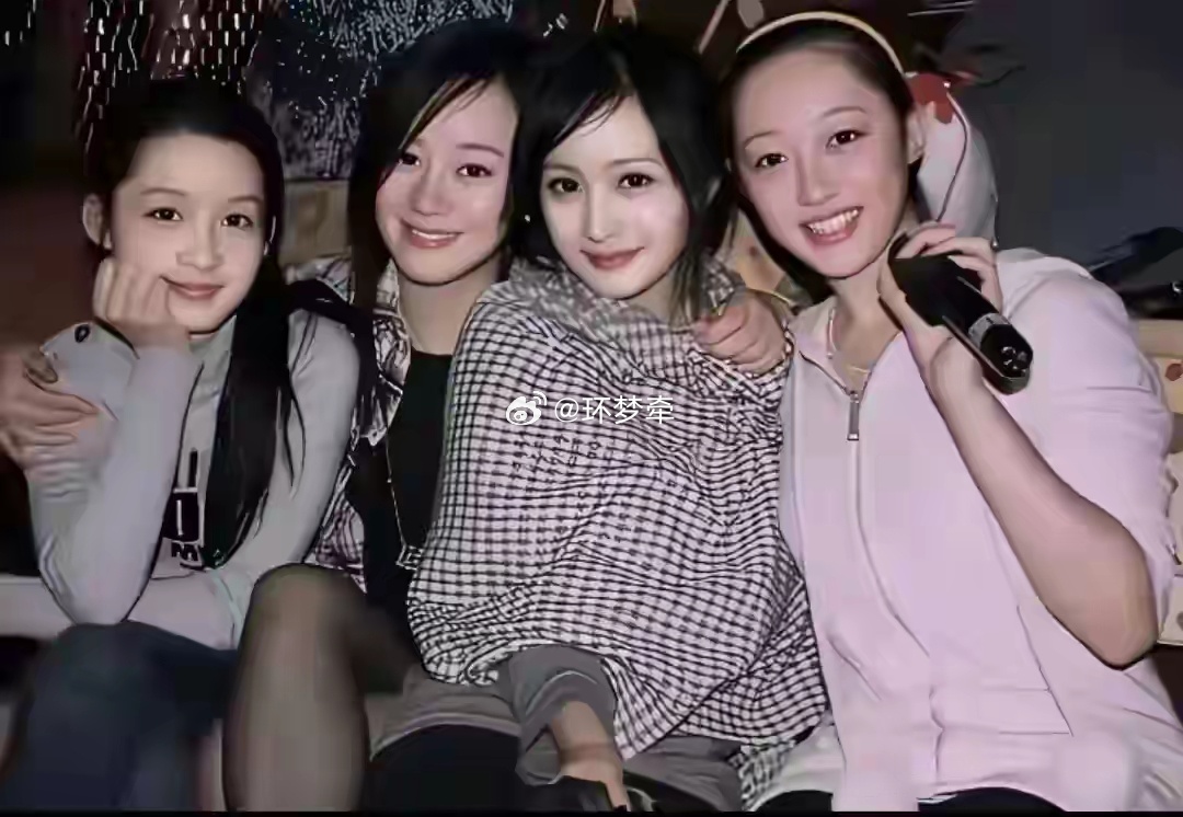 李沁，杨幂，张檬，蒋梦婕早期素颜合影，完全势均力敌的美貌 