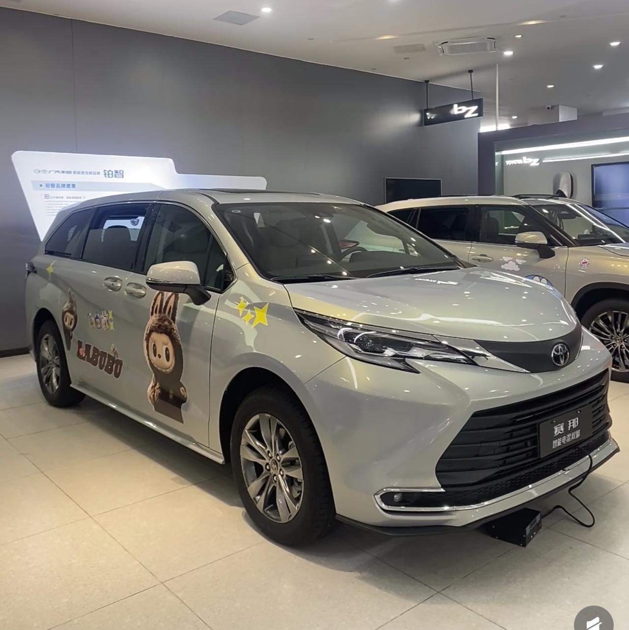 丰田赛那（Sienna）的性能配置核心理念是 “高效与实用的极致平衡”，专为多场