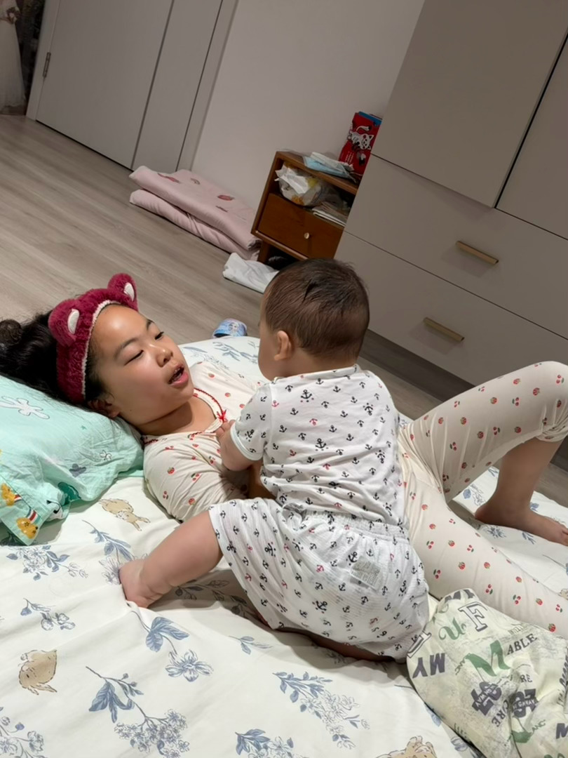 我发现我带孩子永远都不是拣容易的事，而是优先选择做正确的事情这学期是最忙的，姐俩