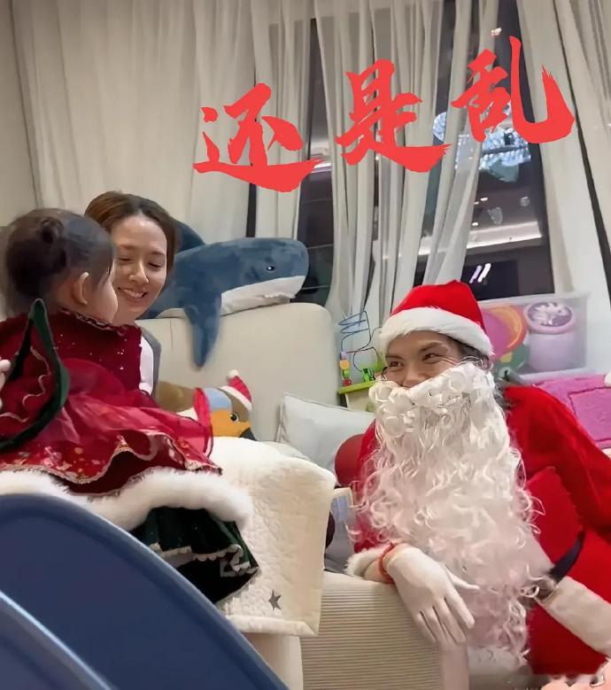 郭碧婷向佐，好奇怪！ 每次拍照，家里是真的乱 ​ ​​​