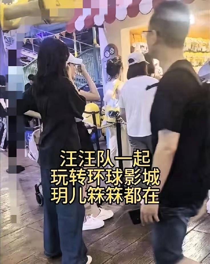 孩子们放假，小菲带孩子们一起出去玩，看到最多的就是小菲带娃出去玩，说明他真的很爱
