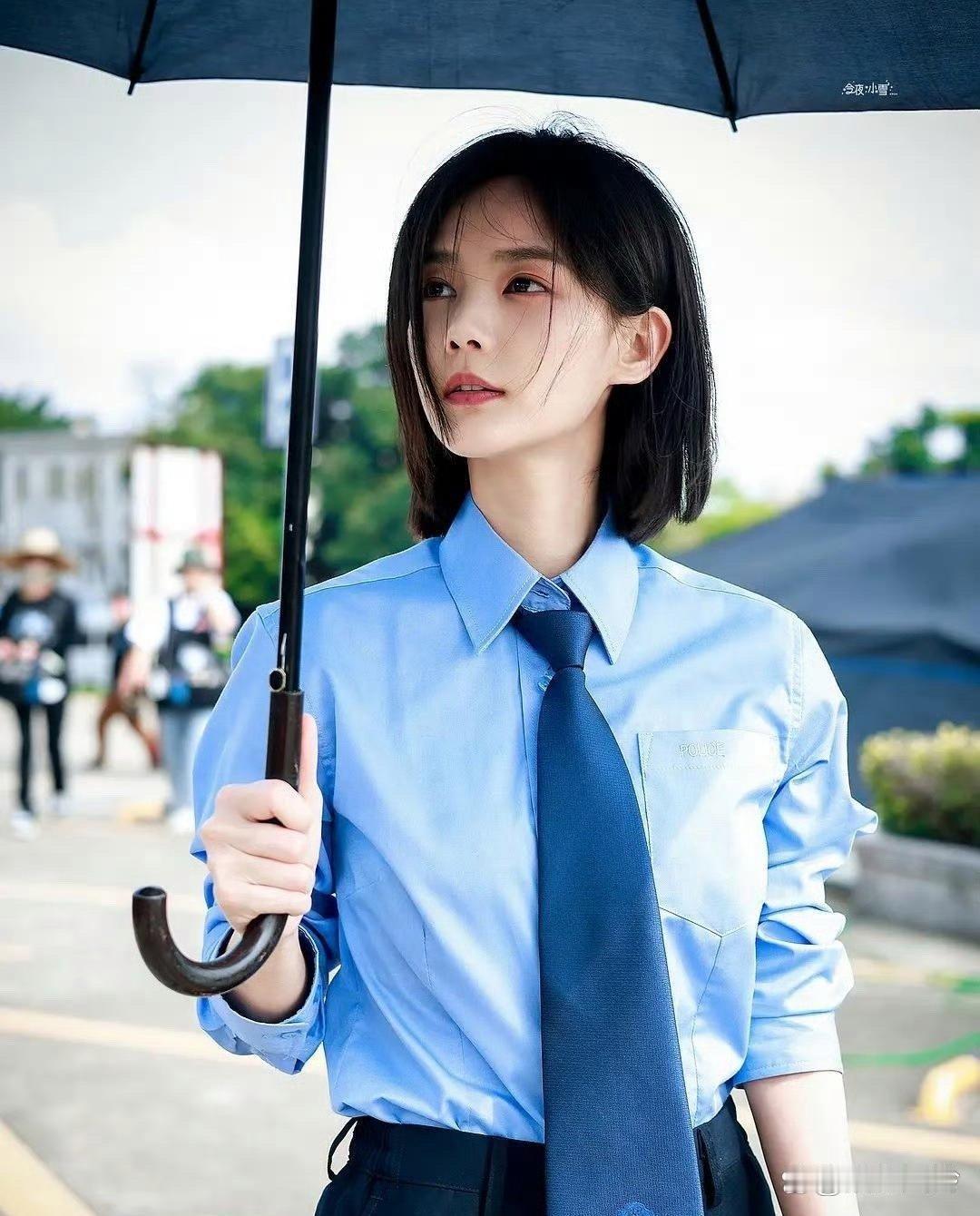 李一桐的美腿让人眼前一亮，宛如艺术品！你还记得她的哪个经典造型吗？ 