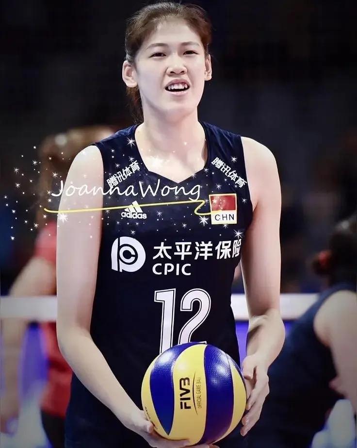 国家女排李盈莹是实力比较强的选手，她取得的成绩大家有目共睹，但是，她赛场以外的二