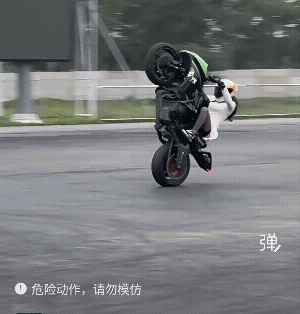 帅是帅!真心的祝福你不要出意外!扪心自问，如果是我女儿的话我真不敢让她玩这个![