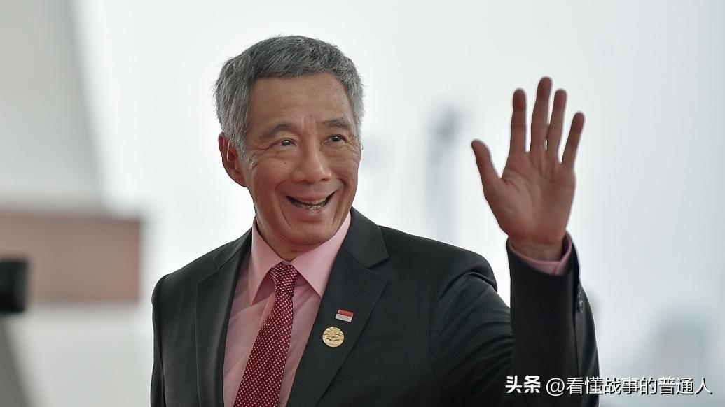 彻底丢掉幻想！对新加坡绝不能心慈手软。李显龙当众把同宗同祖当成笑料，台下的哄笑声