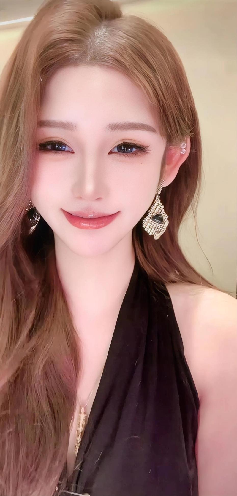 笑靥如花，倾国倾城。