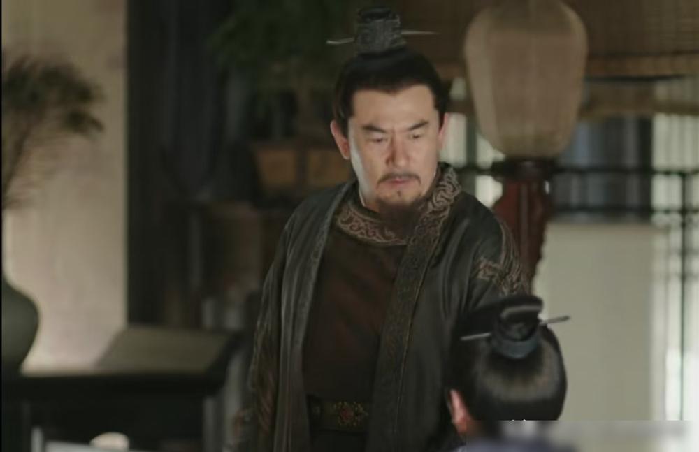 顾偃开尸骨未寒，小秦氏为什么没把顾廷烨踢出族谱？你以为是她不敢？错了，是那个病秧