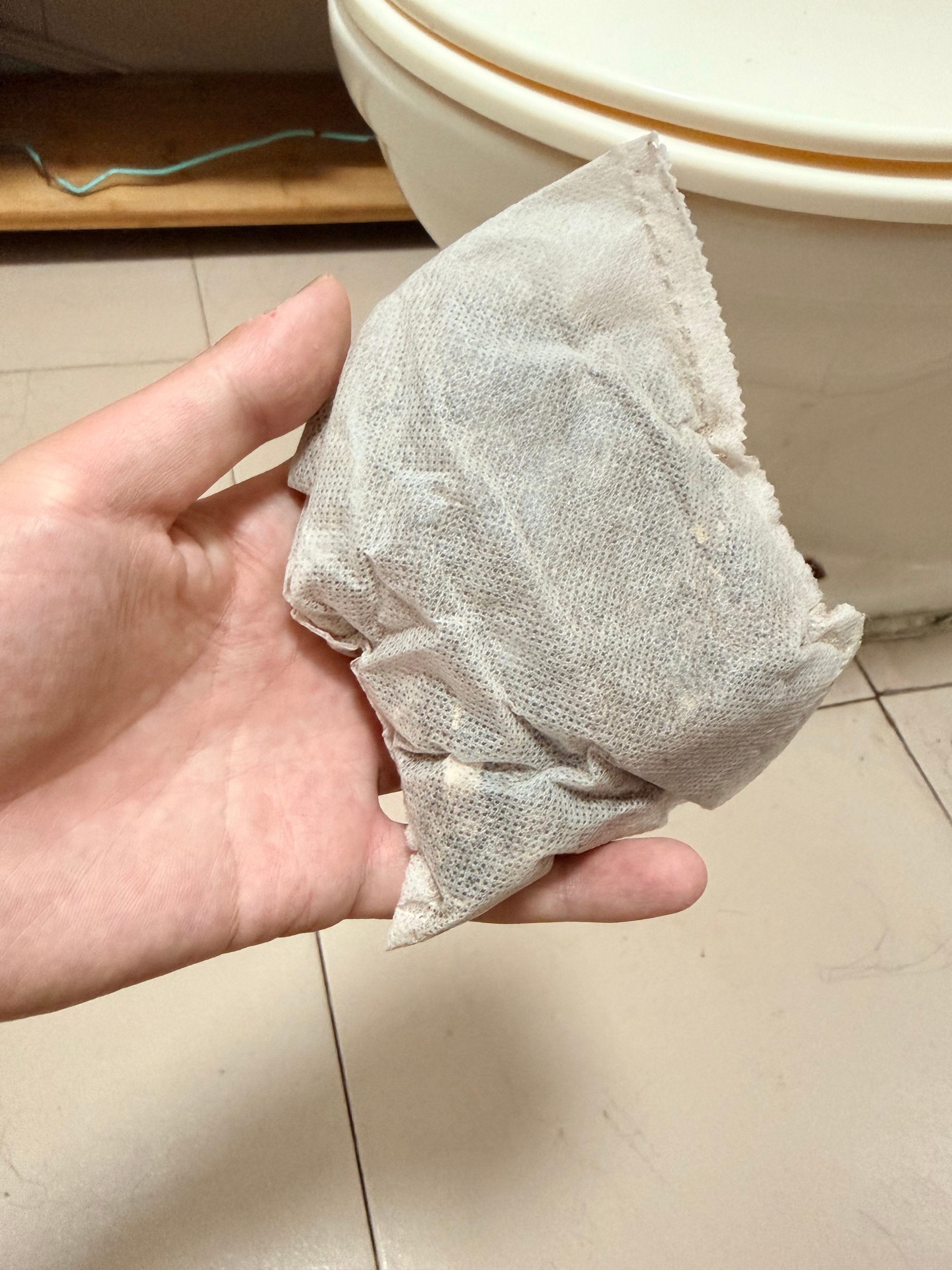 哭了😭洗脚包掉进马桶里，马桶堵了……怎么办怎么办怎么办怎么办怎么办？ 青岛