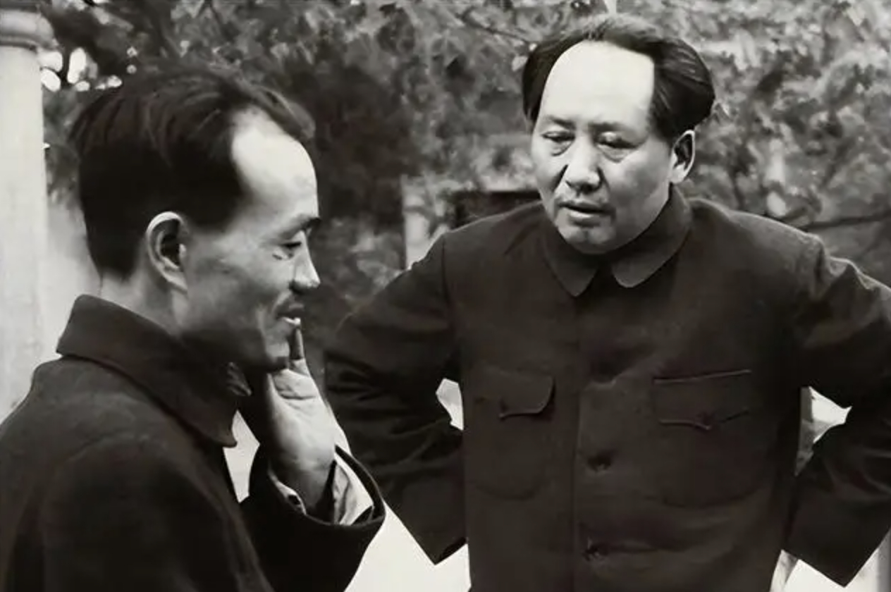 ​毛主席罕见大发雷霆吓得卫生部长心惊肉跳1965年6月26日，毛主席在大会上聆听