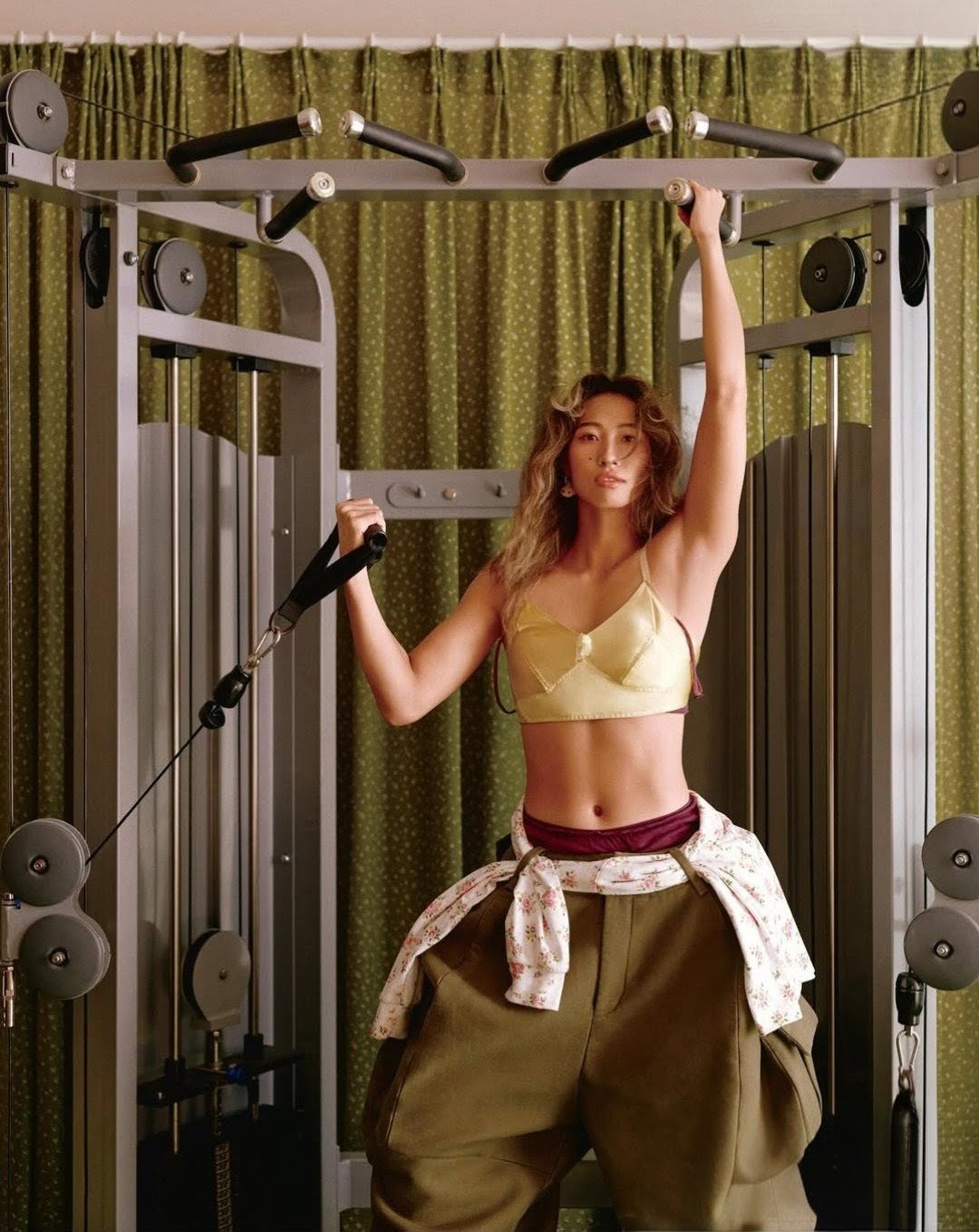 郑钦文帅气西装 来看看郑钦文大片，太酷了！ 