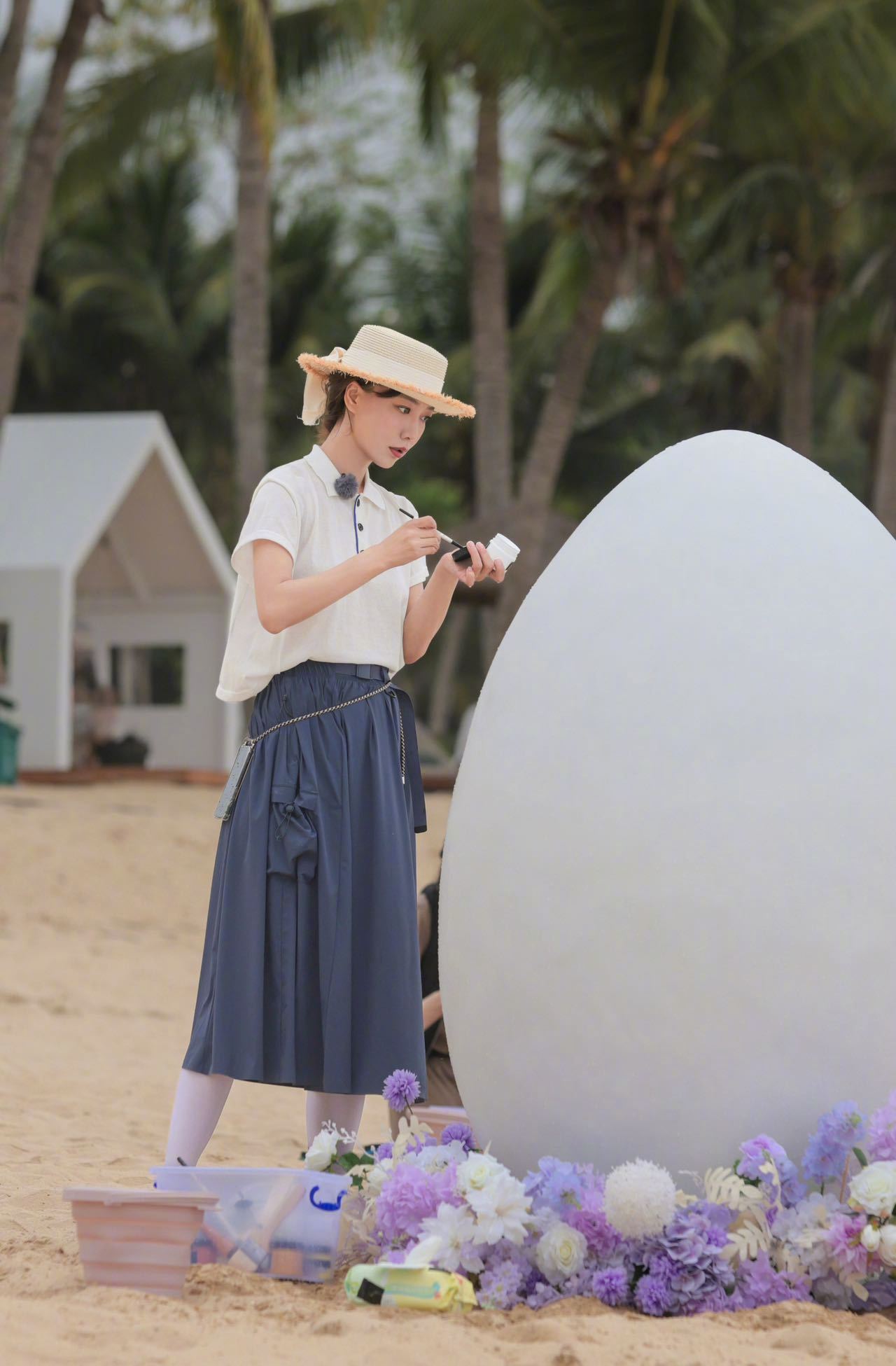 #王珞丹用海水作画##王珞丹拒绝被定义# 《是女儿是妈妈》在蛋上作画环节，其他人