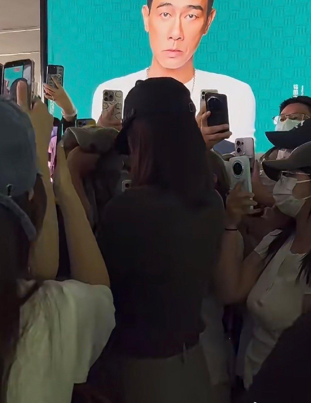 ​孙千机场人气，好多人啊孙千 升咖 ​​​