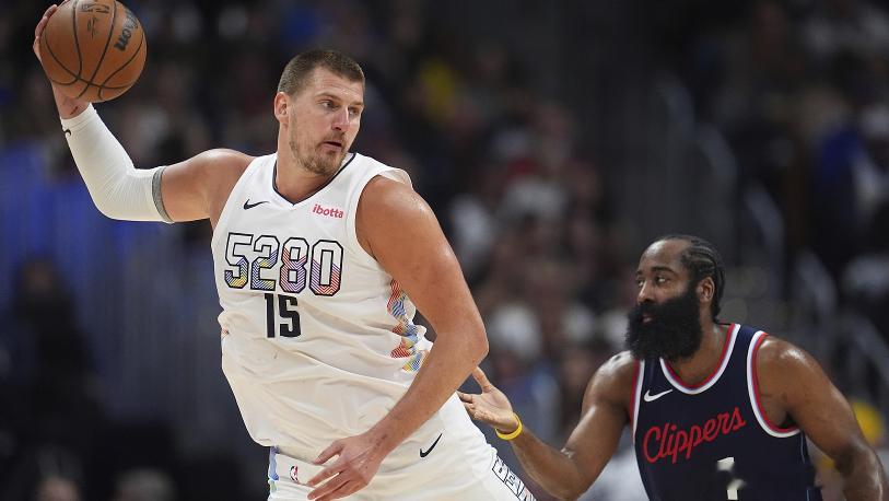 NBA常规赛，快船109-122不敌掘金。本场过后，快船战绩来到22胜25负，回