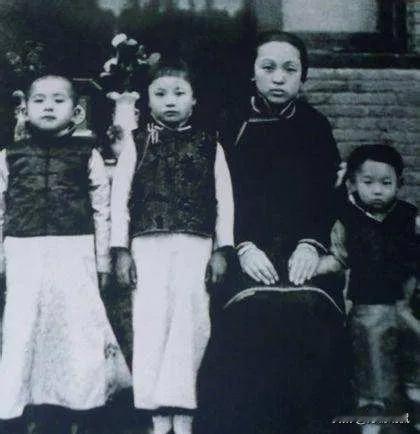1912年，张学良生母，张作霖原配夫人赵春桂给丈夫发了一封电报，让他赶快回家。张