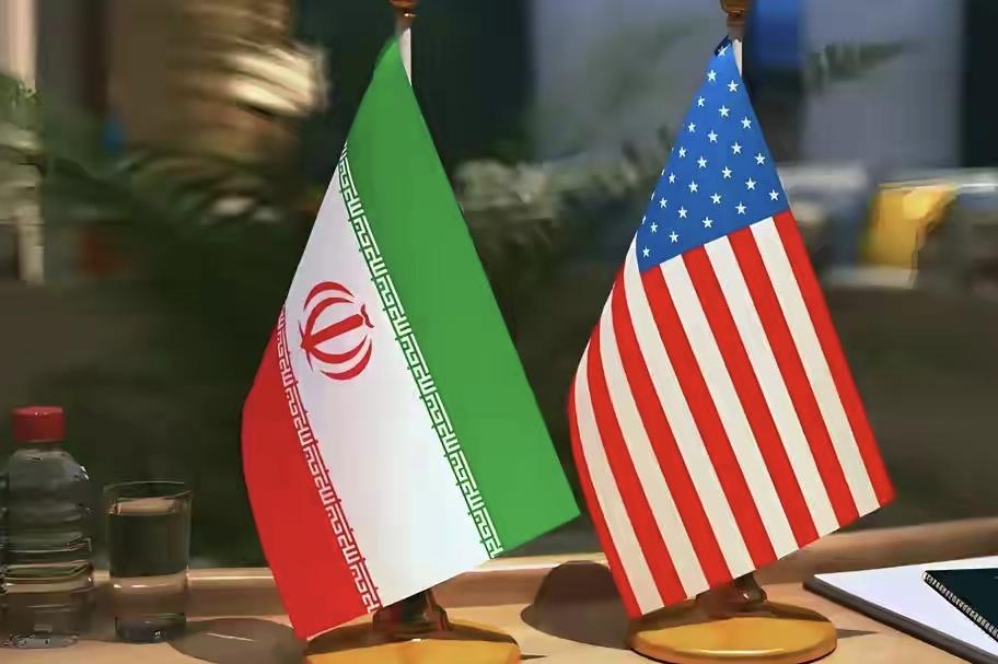 ✨伊朗应该先发制人打击美以✨

🐼 美国和以色列威胁要打伊朗，正在调动和部署兵