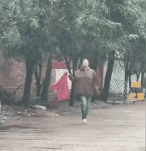 还捂嘴笑！受不了了！！回眸一笑百媚生啊！！[呲牙][呲牙][呲牙]