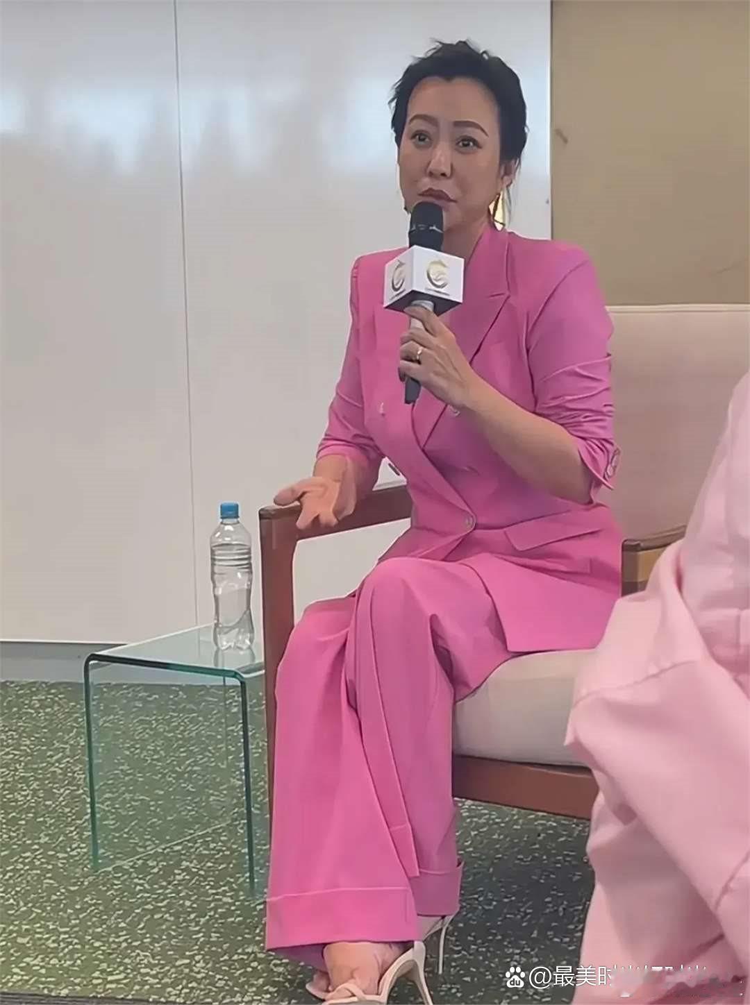 郝蕾变瘦了好多，现在暴瘦20斤，差一点没认出来，真的太漂亮了 