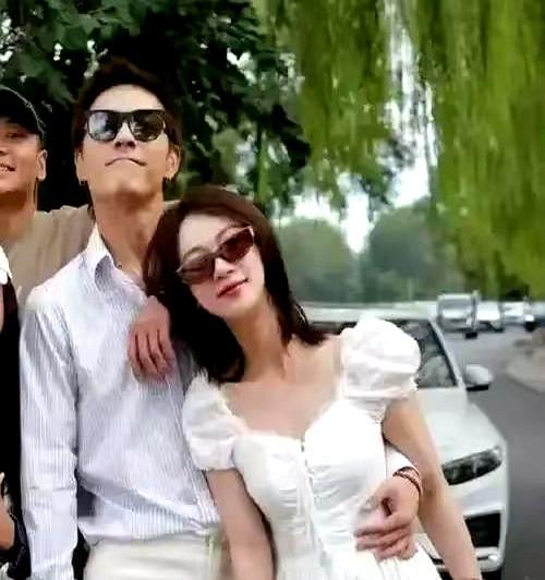 天啦，所有女明星生娃只是玩玩的嘛？

34岁吴谨言“又杀回来了”，产后首次公开亮