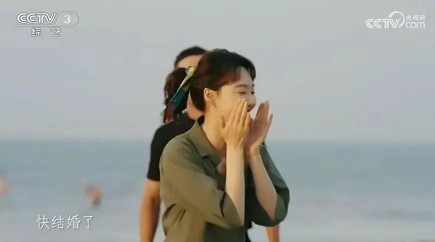 40岁的王冠终于要结婚了，还是通过央视《你好生活》做的官宣！节目中，充满喜悦和感