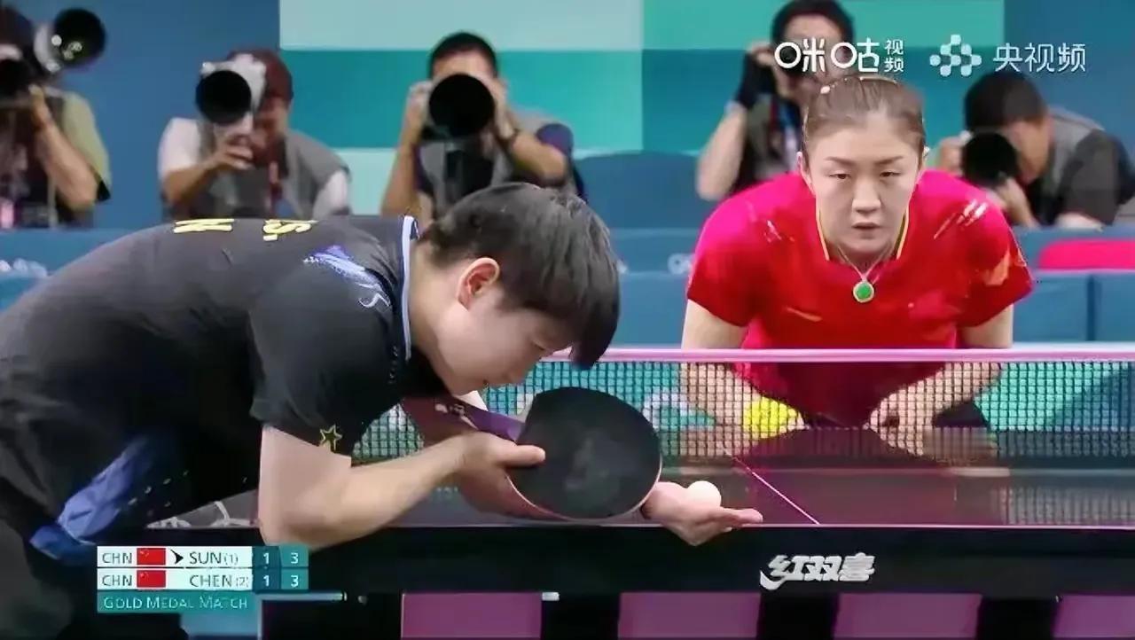 不知道为什么同是中国人，现场全是支持孙颖莎的声音，为啥没人喊陈梦加油？且陈梦还是