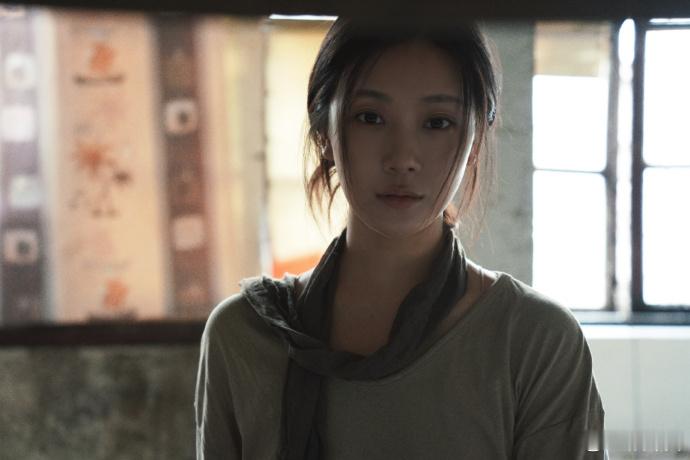 菅韧姿回应小城良方演技 车明明的疲惫、体面和倔强，都被她演成了生活本身。谦逊回应