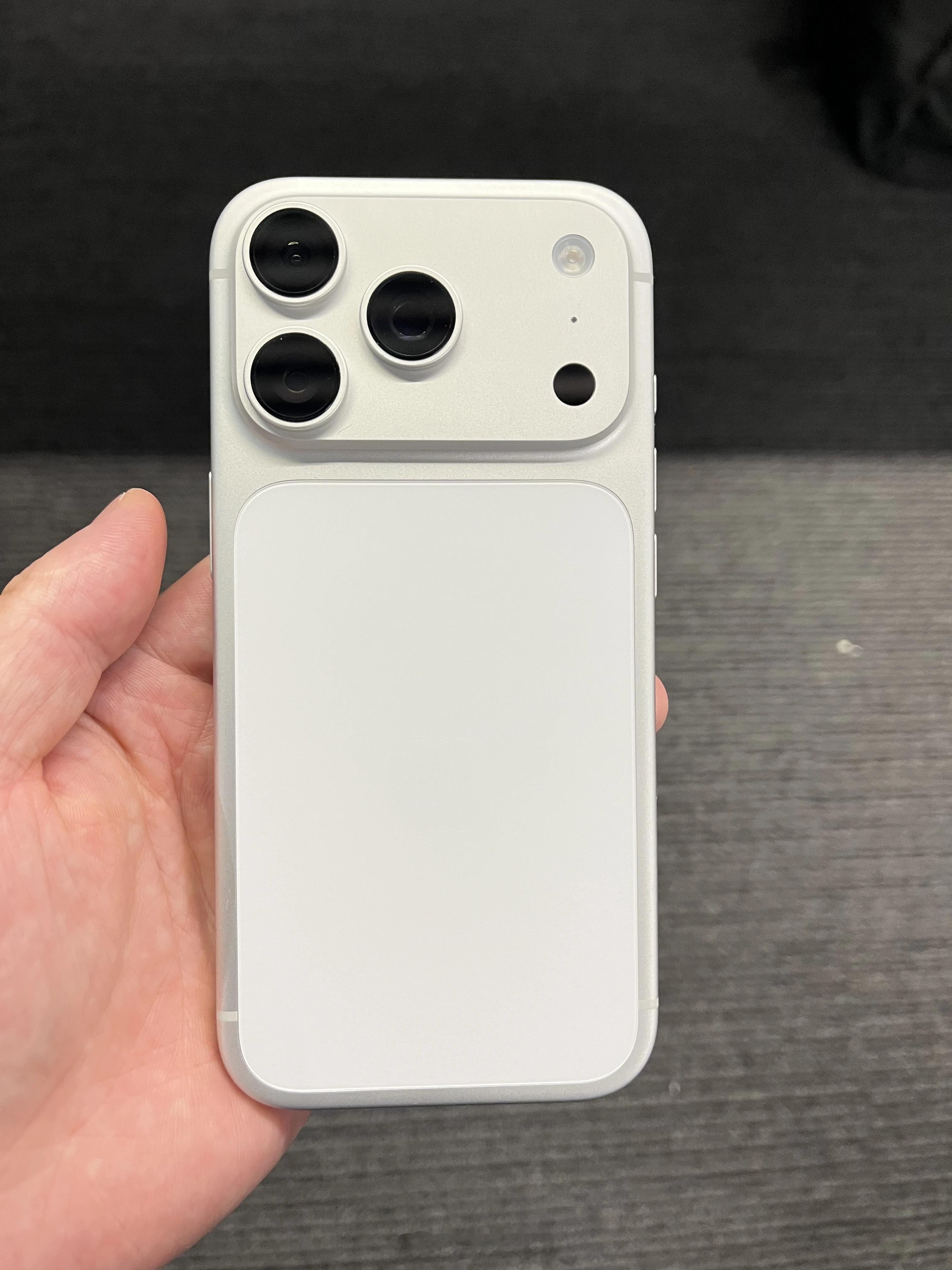 iPhone18将首次启用三星相机   啊？怎么感觉果子啥也不生产，好像又什么都