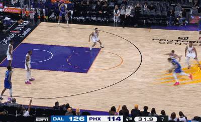 东契奇抛投轰下50分，本世纪年终大战第一人！
北京时间12月26日，独行侠与太阳