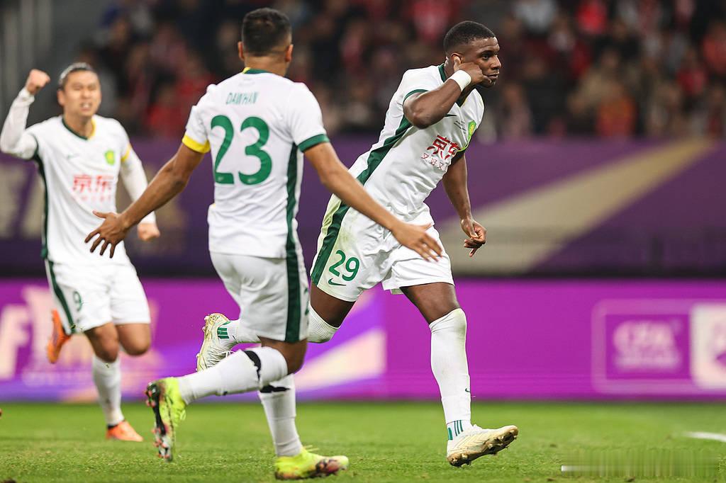 第五冠！足协杯-法比奥3球阿奇姆彭落泪 国安3-0河南登顶------北京时间1